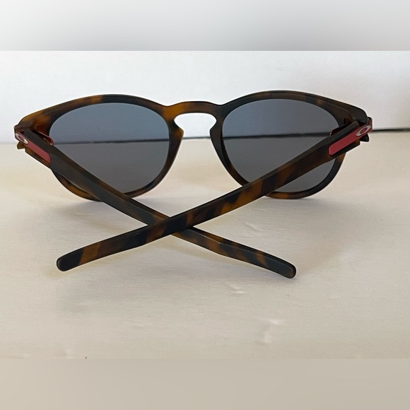 Oakley Sunglasses - New Lenses Needed - Picture 7 of 11